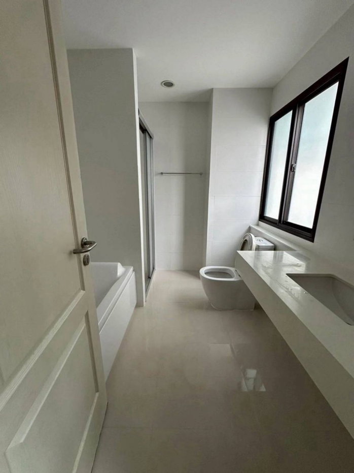 รูป 🏡✨ ให้เช่าบ้านเดี่ยวหรู 3 ชั้น พร้อมเข้าอยู่ – หมู่บ้านลุมพินี สวนหลวง ร.9 ✨ ทำเลศักยภาพย่านศรีนครินทร์ ใกล้ห้างสรรพสินค้า และสิ่งอำนวยความสะดวก - รูปที่ 10/18