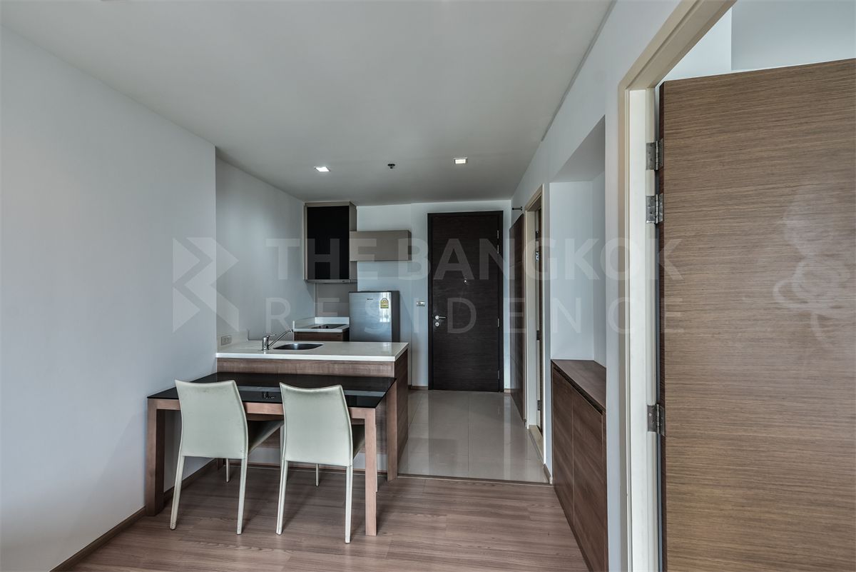 picture Beautiful Room, Ready-to-move-in Rhythm Phahol - Ari near BTS Sena Ruam - 8/10