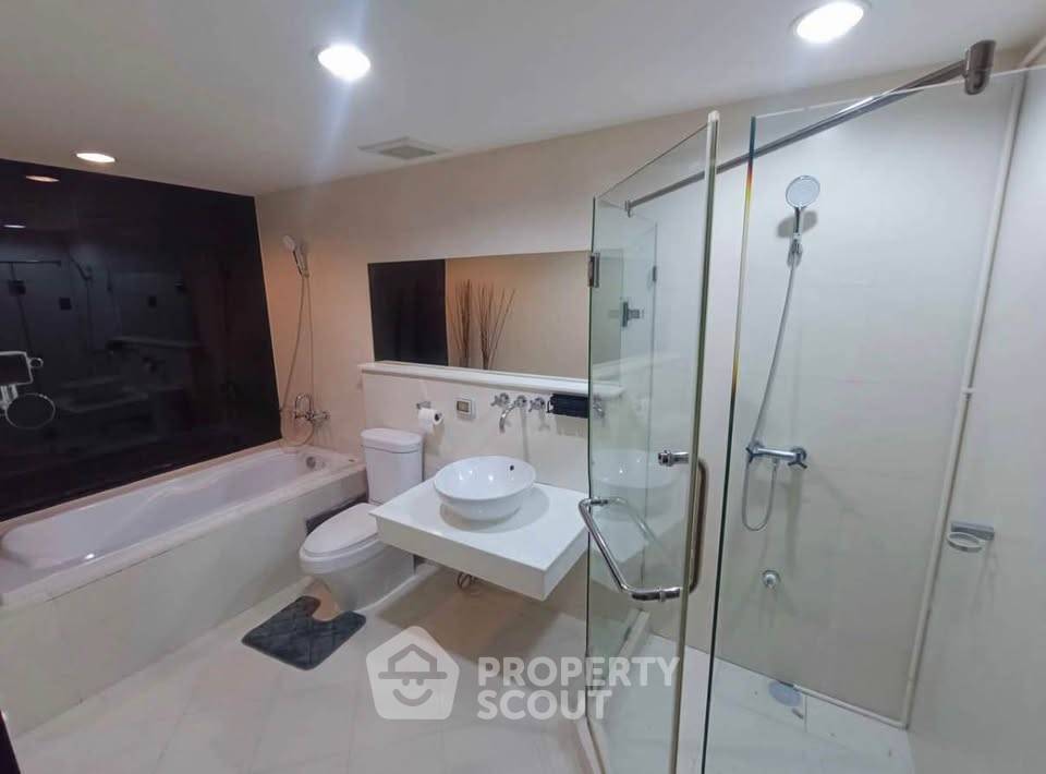 picture 2-BR Condo At The Address Sukhumvit 42, 200m To BTS Ekkamai (ID 3112363) - 11/15