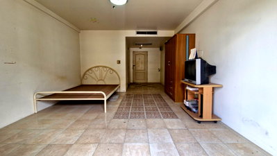 Condos for sale :  Condo for sale: The Airport Residence