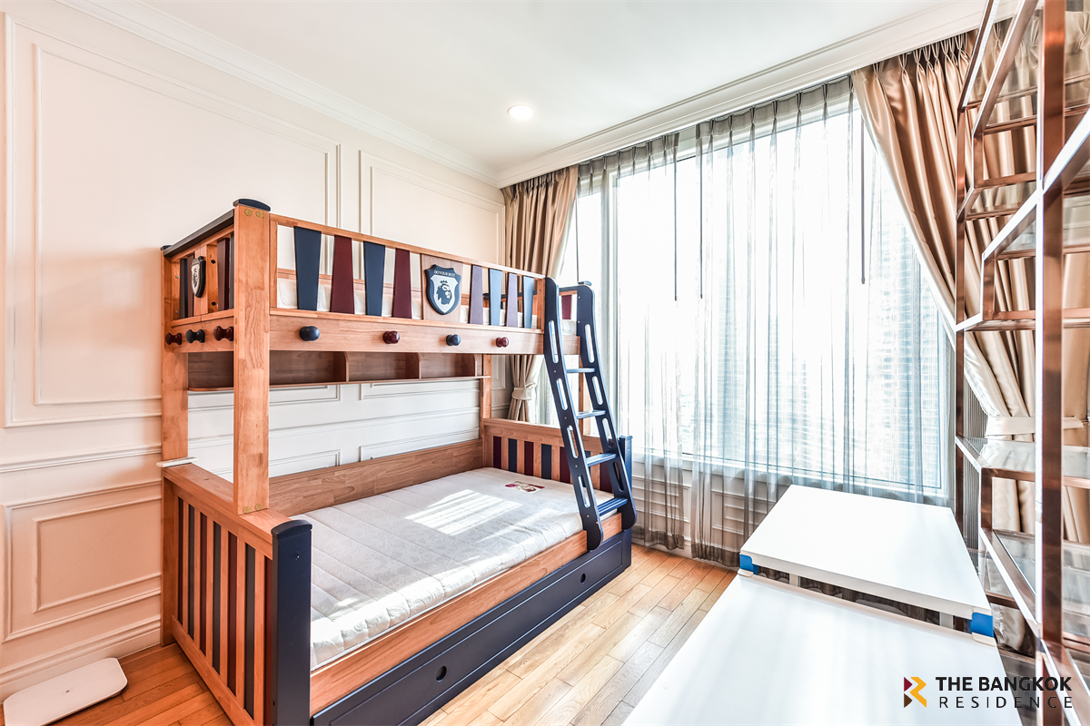 picture The Empire Place Beautiful Room, Good Condition - 4/10