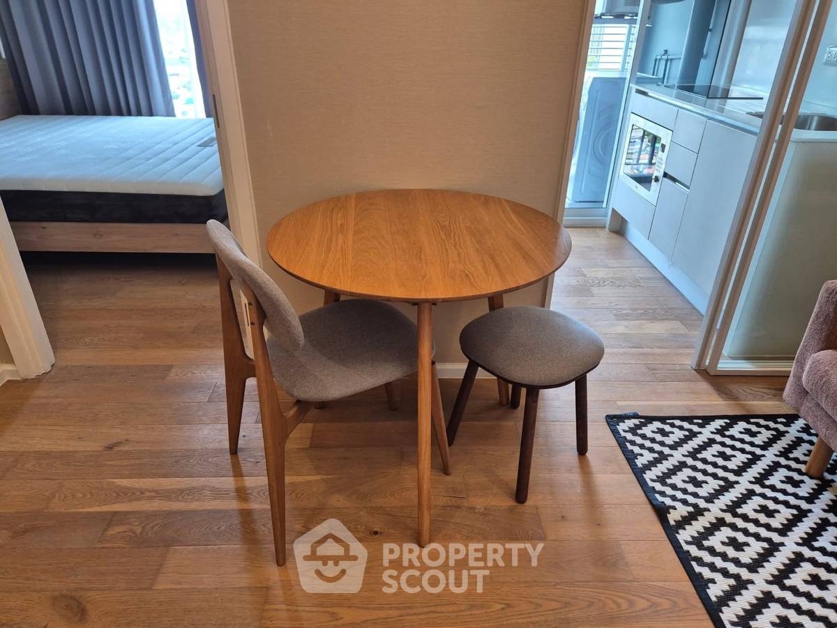 picture 1-BR Condo At The Saint Residences, 40th Floor Near MRT Phahon Yothin (ID 2263886) - 4/9