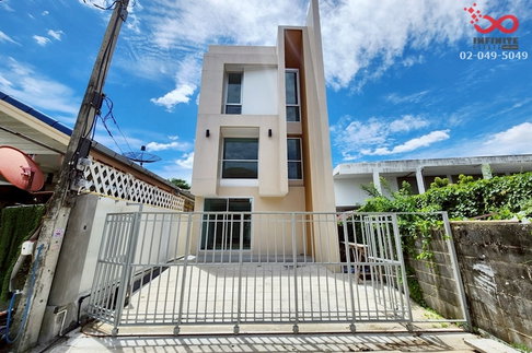 ขายบ้านเดี่ยว 2.5 ชั้น 24.5 ตร.วา ซอยรามอินทรา 13 ดีไซน์สวย พร้อมอยู่ ใกล้ถนนรามอินทรา เพียง 200 เมตร