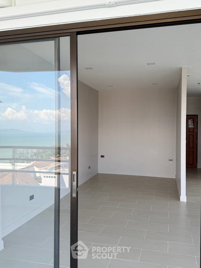 รูป คอนโด 2 ห้องนอน 93 ตร.ม. ขาย View Talay 3 พราตามนัค ใกล้ชายหาด (ID 3113811) - รูปที่ 2/12