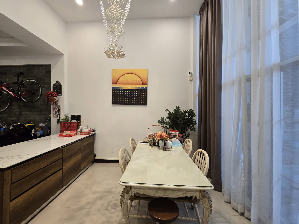 picture Beautiful Corner Townhouse Near BTS Udomsuk 4 Bed 5 Bath - 2/14