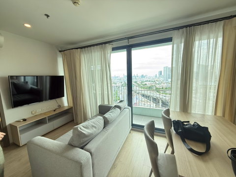 For Rent!! 2-Bedroom Condo Near BTS Bang Na | Ideo O2 | High Floor, Fully Furnished, Ready to Move In, Convenient Location Near Bang Na Intersection