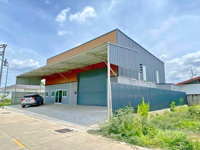 Warehouse for rent, 1 bedroom, 2 bathrooms, land area 100 sq m, near CJ More Khlong Song, 600 m. Warehouse with office, mezzanine, automatic shutter
