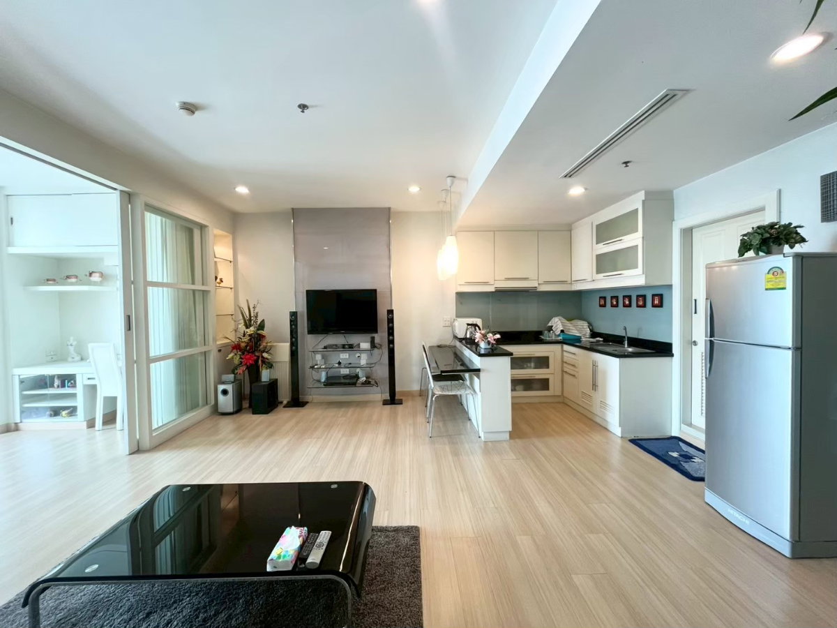 picture Rare High-Floor Riverfront Gem! Massive 60.2 sqm Studio at Baan Sathorn Chaopraya (30th Fl.) – Special Offer! - 2/12