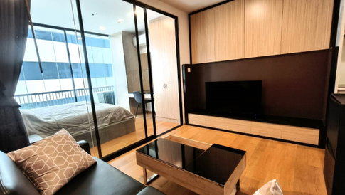 Noble Revo Silom, 33sqm, 1Bed 1Bath, floor 11th, walk to BTS Surasak only 200m