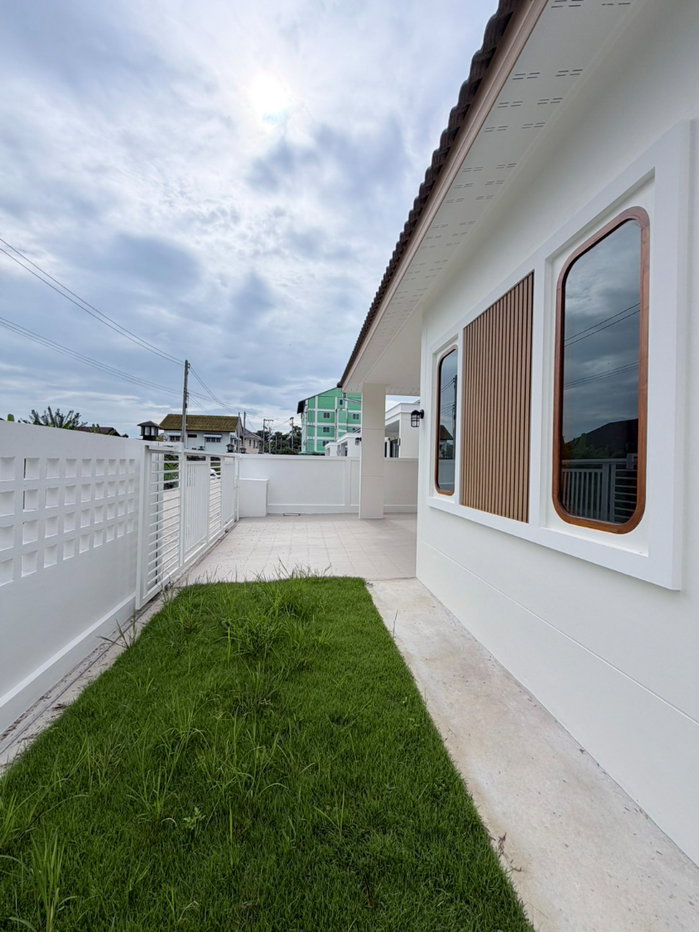 รูป ขายบ้านเดี่ยวชั้นเดียว สไตล์อังกฤษ บ้านสร้างใหม่ ทำเลใกล้โรงเรียนนานาชาติ เพียง 2.95 ล้านบาท พร้อมโอน #C7MG100946 - รูปที่ 4/15