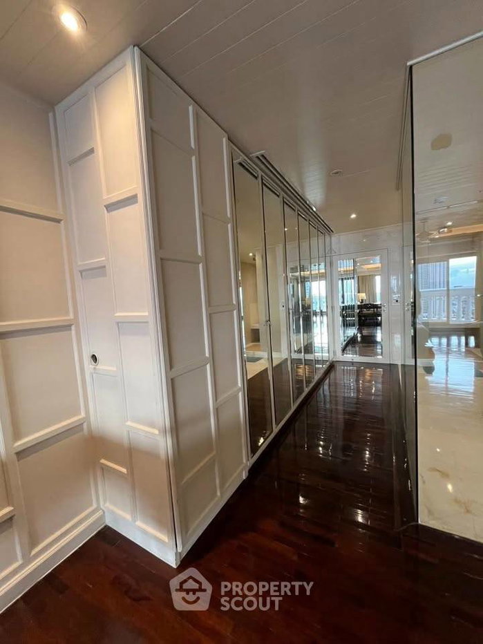 picture 2-BR Condo at Nusa State Tower Condominium near BTS Saphan Taksin (ID 3113219) - 13/27