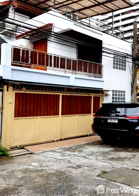 Townhouses for sale Srinakharinwirot University Prasanmit Campus : 5 Bedroom Townhouse for sale in Khlong Tan Nuea, Bangkok  159333