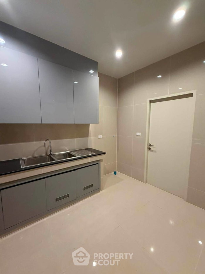 picture 3-BR House For Rent, Setthasiri Pattanakarn, Prawet (ID 3113200) - 10/13