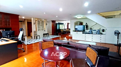 ขายคอนโด : Duplex Penthouse ส่วนตัวทั้งชั้น ในสุขุมวิท 24 ใกล้ BTS พร้อมพงษ์ 300 เมตร Rare Item (00158992)