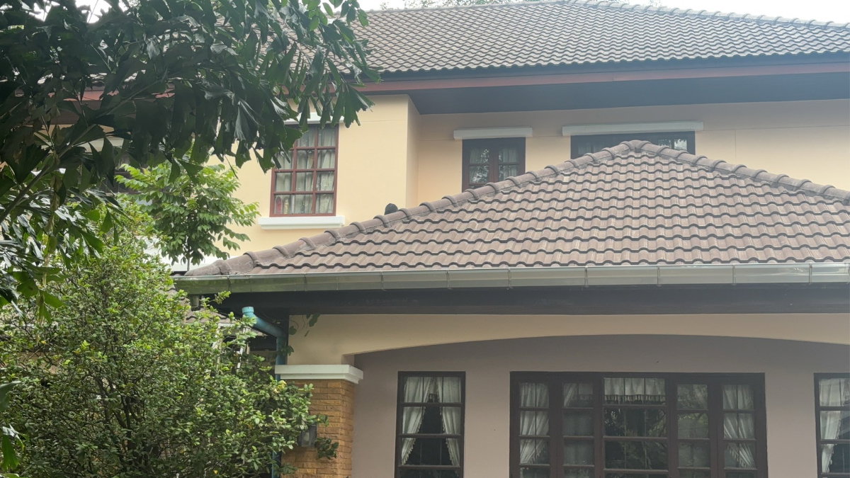 รูป บ้านใหญ่ ใจกลางหมู่บ้านลดาวัลย์ ปิ่นเกล้า บนพื้นที่ 1 ไร่ครึ่ง - รูปที่ 1/9