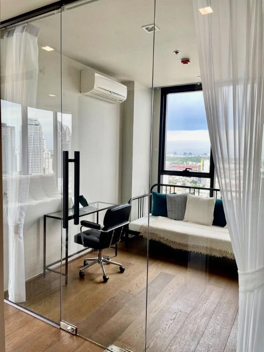 รูป ให้เช่า Ideo Q Sukhumvit 36 (ห้องมุม) ห้องมุมวิวเปิดโล่ง กระจกโค้ง Panoramic ผนังไม่ติดห้องอื่น พร้อมห้องทำงานส่วนตัว ใกล้ BTS ทองหล่อ - รูปที่ 7/23