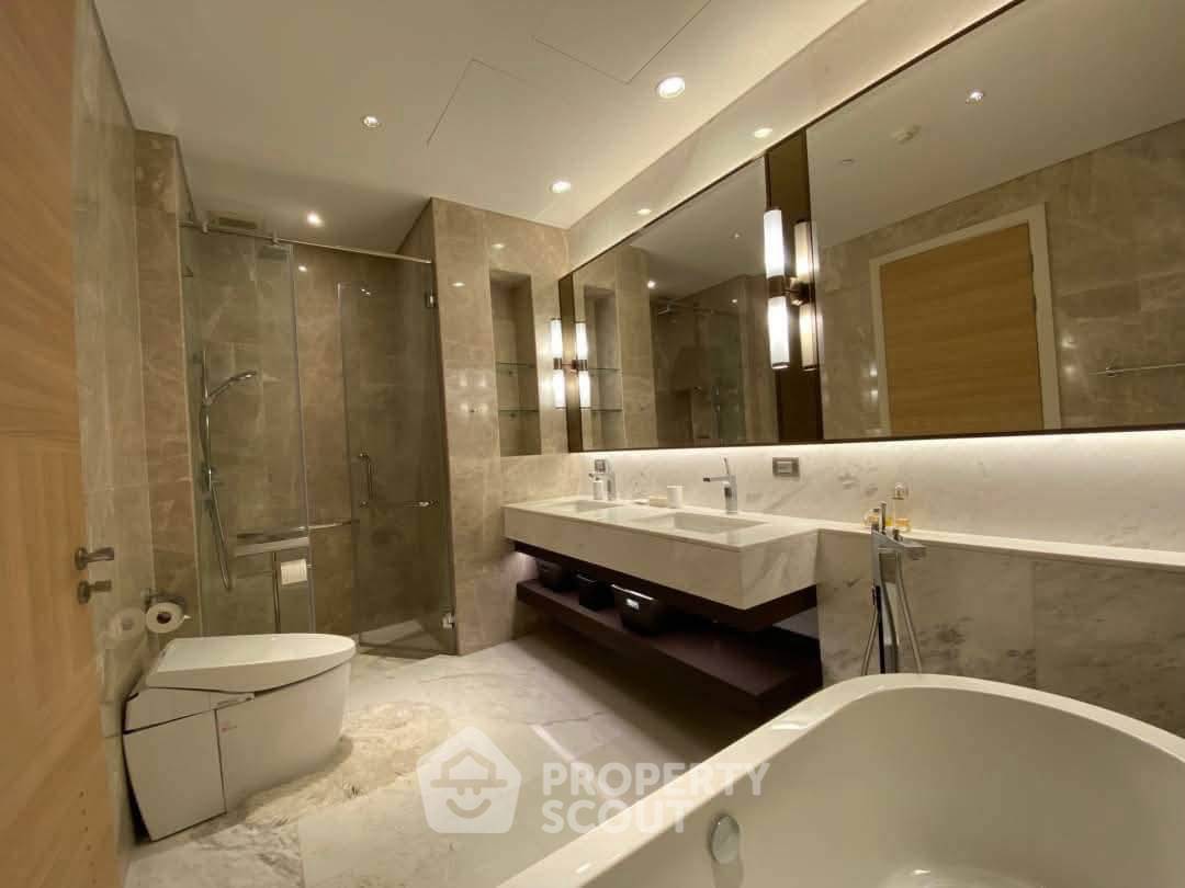 picture High-Floor 3-BR Condo 148 Sqm At Sindhorn Residence, BTS Ratchadamri (ID 3112193) - 10/13