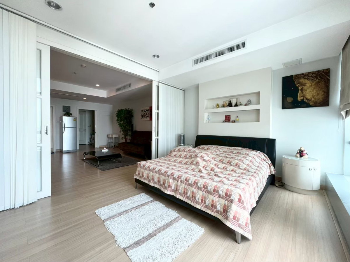 picture Rare High-Floor Riverfront Gem! Massive 60.2 sqm Studio at Baan Sathorn Chaopraya (30th Fl.) – Special Offer! - 7/12