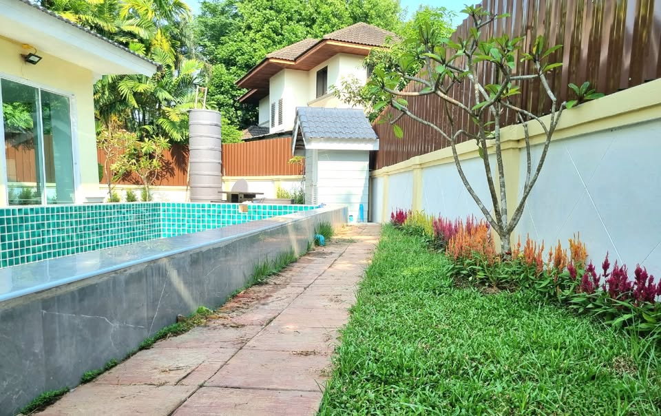 รูป 🏊‍♂️✨ ให้เช่าบ้านเดี่ยว 2 ชั้น พร้อมสระว่ายน้ำ 7 ห้องนอน ในโครงการคุณภาพ #หางดง เพียง 70,000 บาท/เดือน ✨🏡 #AHD-V0049 - รูปที่ 2/36