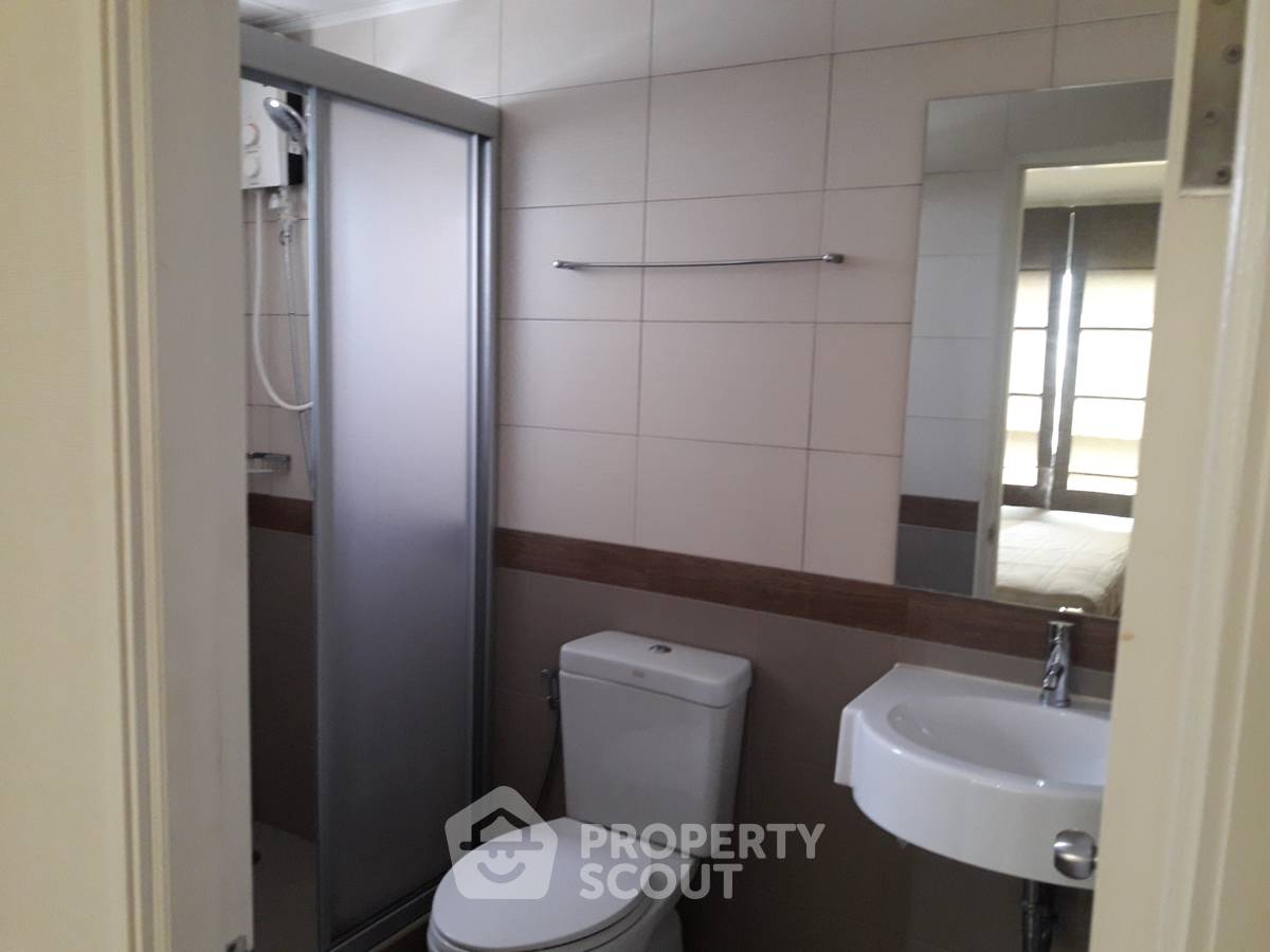 picture 1-BR Condo, Lumpini Park Pinklao, High-Floor 25th near MRT Bang Yi Khan (ID 684674) - 4/5