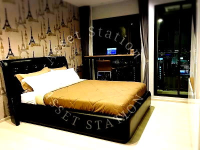 Condos for rent : RHYTHM ASOKE | 🚅 MRT Phra Ram 9, near Srinakharinwirot University (Prasanmitr Campus) and Central Rama 9.