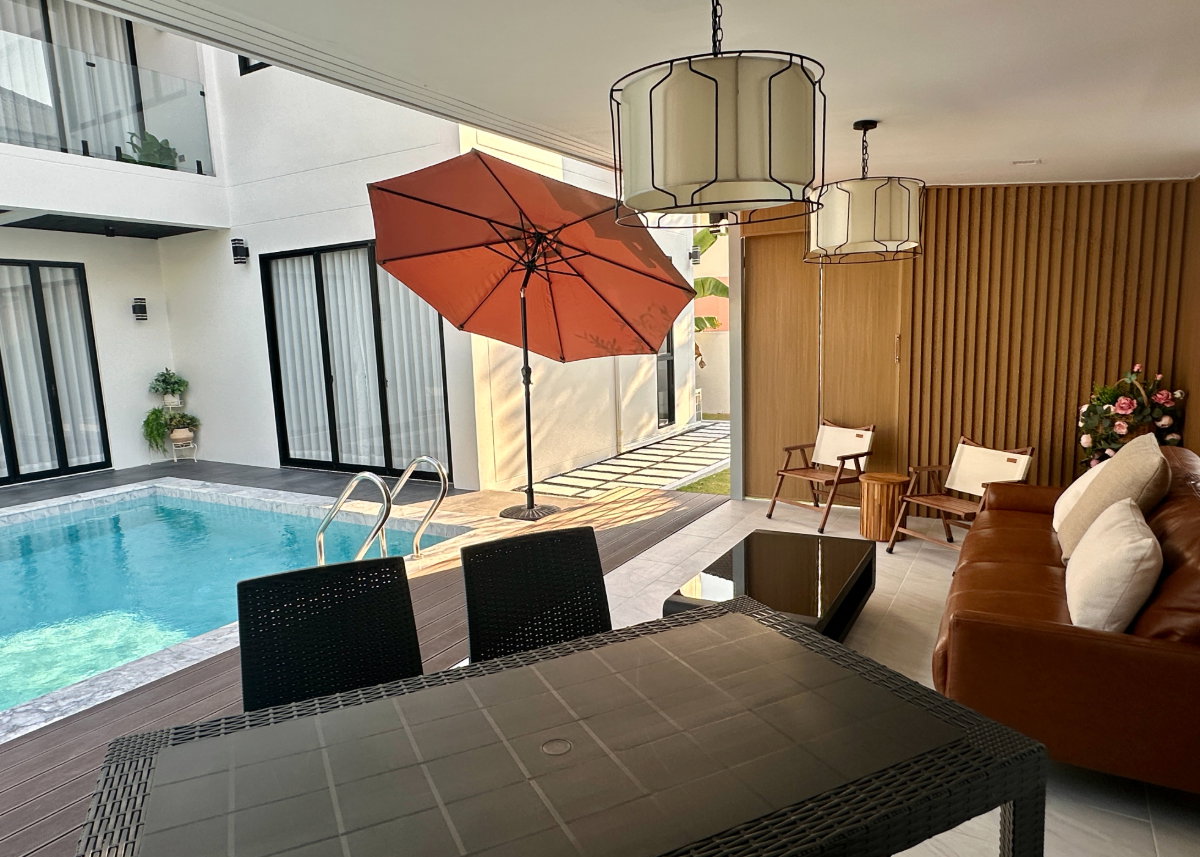 รูป 🏊♂️✨ ให้เช่า Luxury Pool Villa ในโครงการ พร้อมสระว่ายน้ำส่วนตัว ใกล้โรงเรียนนานาชาติ เพียง 150,000 บาท/เดือน ✨🏡 #A8-V0057 - รูปที่ 4/26