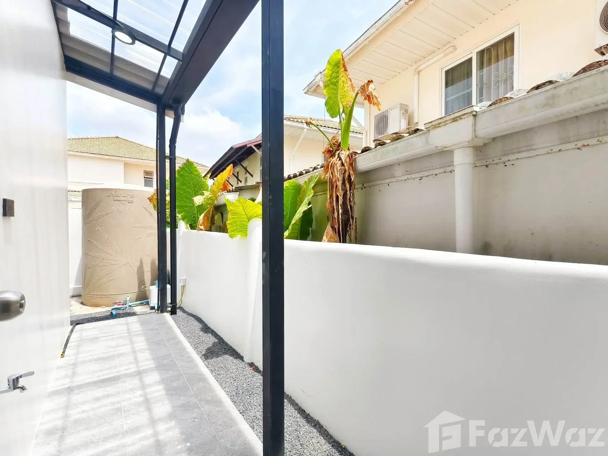 picture Beautifully Renovated 2-Storey Detached House 6597346 - 7/11