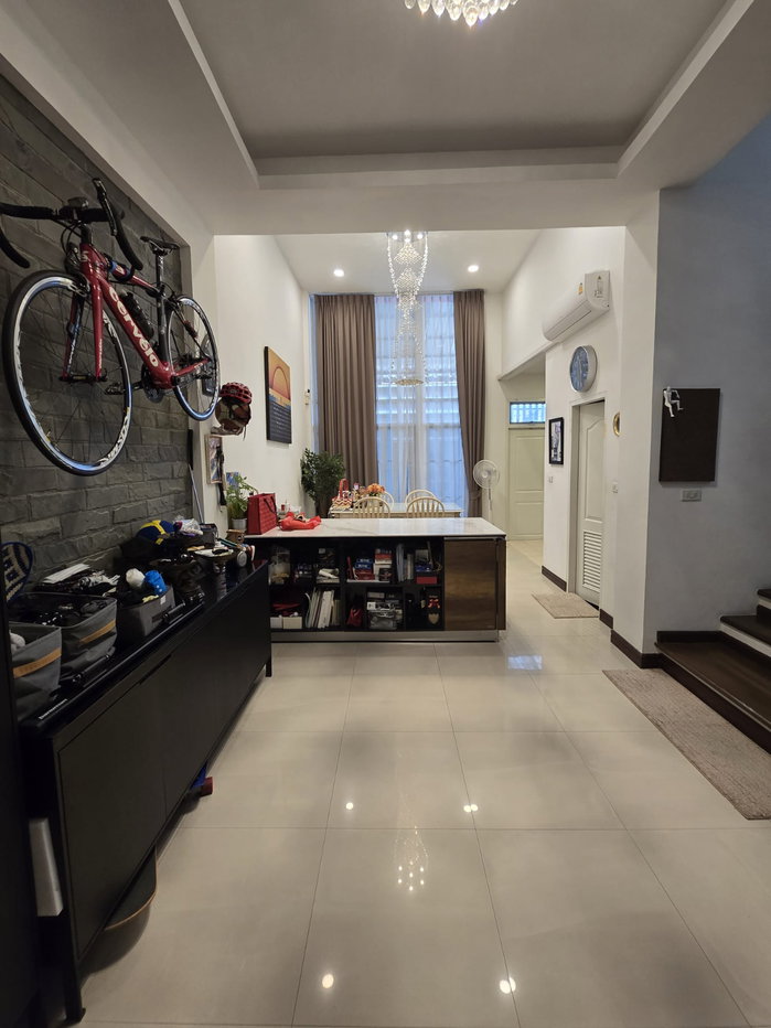 picture Beautiful Corner Townhouse Near BTS Udomsuk 4 Bed 5 Bath - 3/14