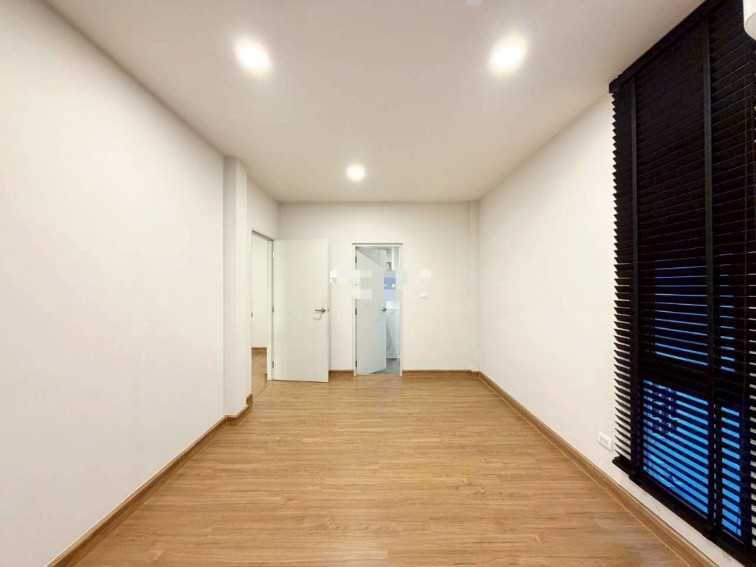 รูป ขายบ้านเดี่ยวหมู่บ้านเซนโทร  รามอินทรา จตุโชติ2  80.8 ตรว พื้นที่ใช้สอย 289 ตรม 4 ห้องนอน 5 ห้องน้ำ  บ้านสวยและราคาคุยกันได้ - รูปที่ 19/33