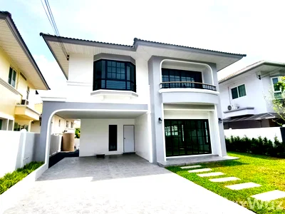Houses for sale : Beautifully Renovated 2-Storey Detached House 6597346