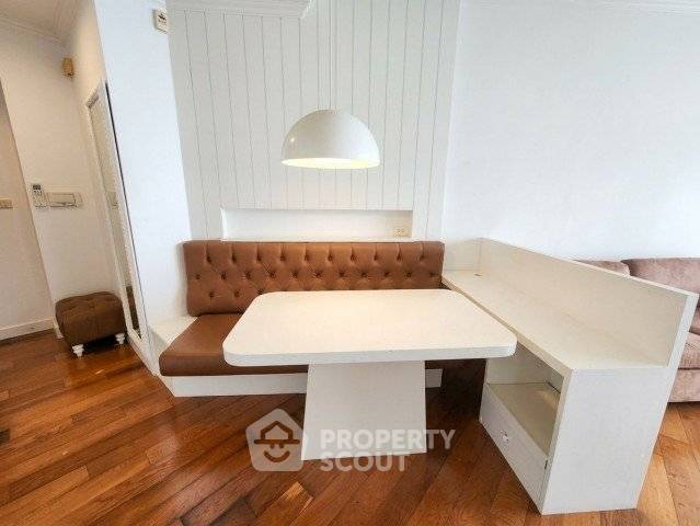picture 1-BR Condo At Chatrium Riverside, 30th Floor | BTS Saphan Taksin (ID 3113240) - 2/8