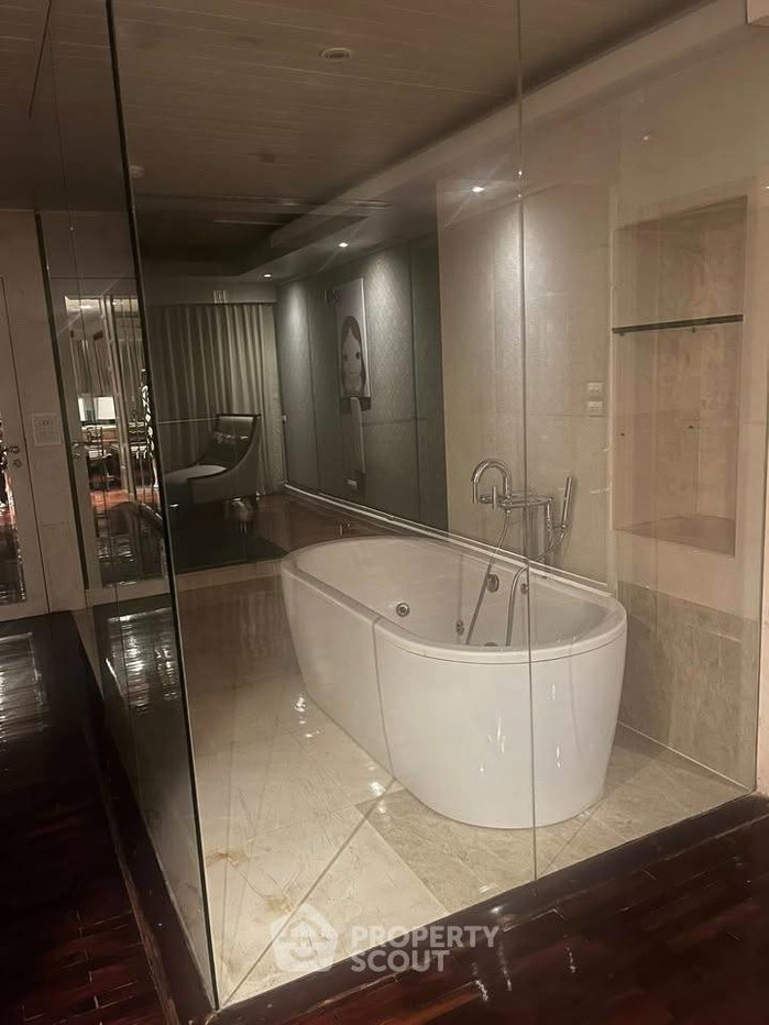 picture 2-BR Condo at Nusa State Tower Condominium near BTS Saphan Taksin (ID 3113219) - 23/27