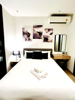 Condos for rent Soi Buakhao : FOR RENT: Luxury 1-BR Condo at The Edge Central Pattaya (23rd Floor)