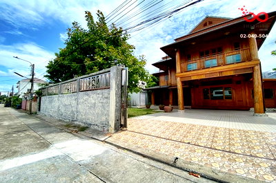 บ้านเดี่ยว ม.ราชภัฏจันทรเกษม : ขายบ้านไม้สักทอง 2 ชั้น 114 ตร.ว. ซอยวัฒนานิเวศน์ 5 สุทธิสาร ห้วยขวาง ใกล้ MRT สุทธิสาร