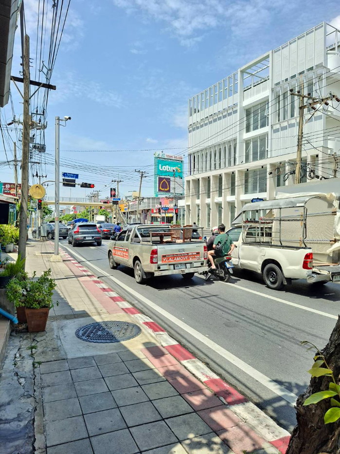 รูป ขาย อาคารพาณิชย์ ตึกแถว 4.5 ชั้น  ติดถนนใหญ่ลาดพร้าววังหิน ใกล้ห้างเพียง 50 เมตร  - รูปที่ 6/9