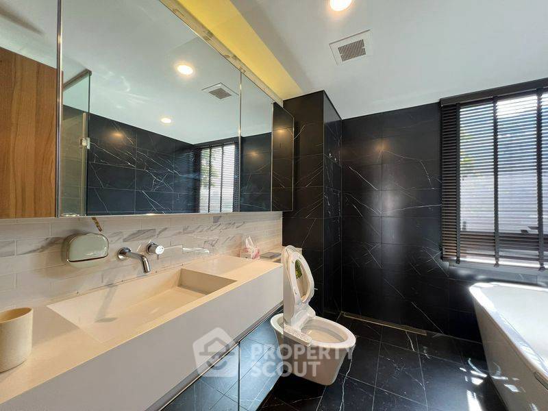 picture 3-BR Condo At Siamese Exclusive Sukhumvit 31, MRT Sukhumvit (ID 3111702) - 15/17