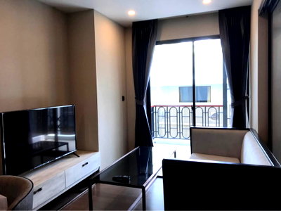 ขายคอนโด : 🔥 ขาย คอนโด ณ วรา เรสซิเดนซ์  Na Vara Residence ซอยหลังสวน ทำเลใจกลางเมือง ใกล้ BTS ชิดลม เพียง 400 เมตร