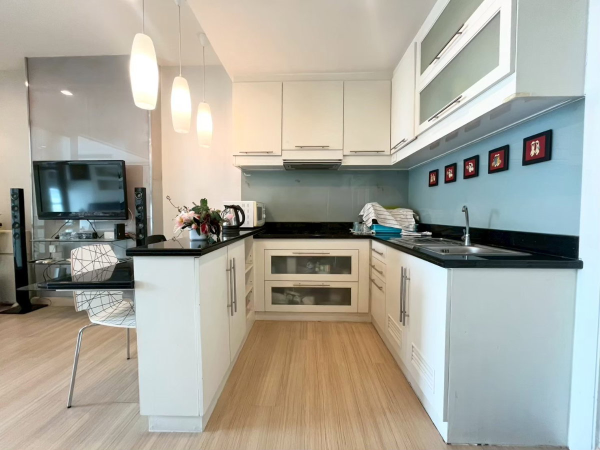 picture Rare High-Floor Riverfront Gem! Massive 60.2 sqm Studio at Baan Sathorn Chaopraya (30th Fl.) – Special Offer! - 4/12