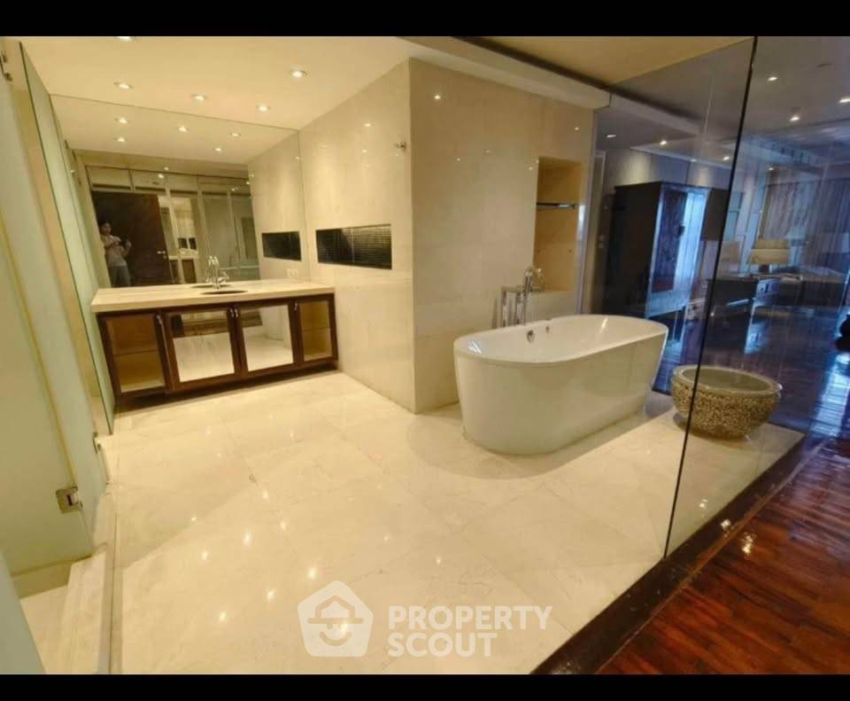 picture 2-BR Condo at Nusa State Tower Condominium near BTS Saphan Taksin (ID 3113219) - 24/27
