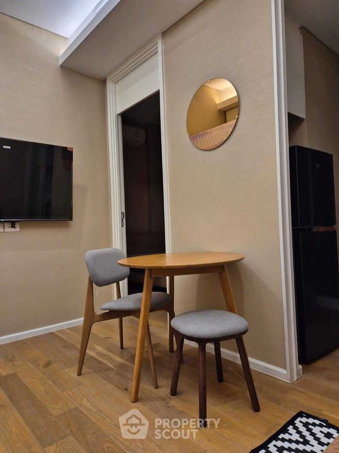 picture 1-BR Condo At The Saint Residences, 40th Floor Near MRT Phahon Yothin (ID 2263886) - 1/9
