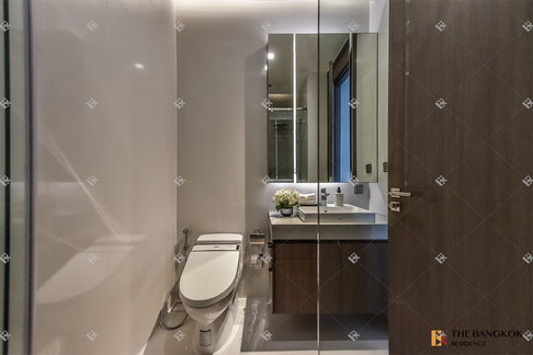 Q1 Sukhumvit Luxury Condo at Special Price near BTS Nana