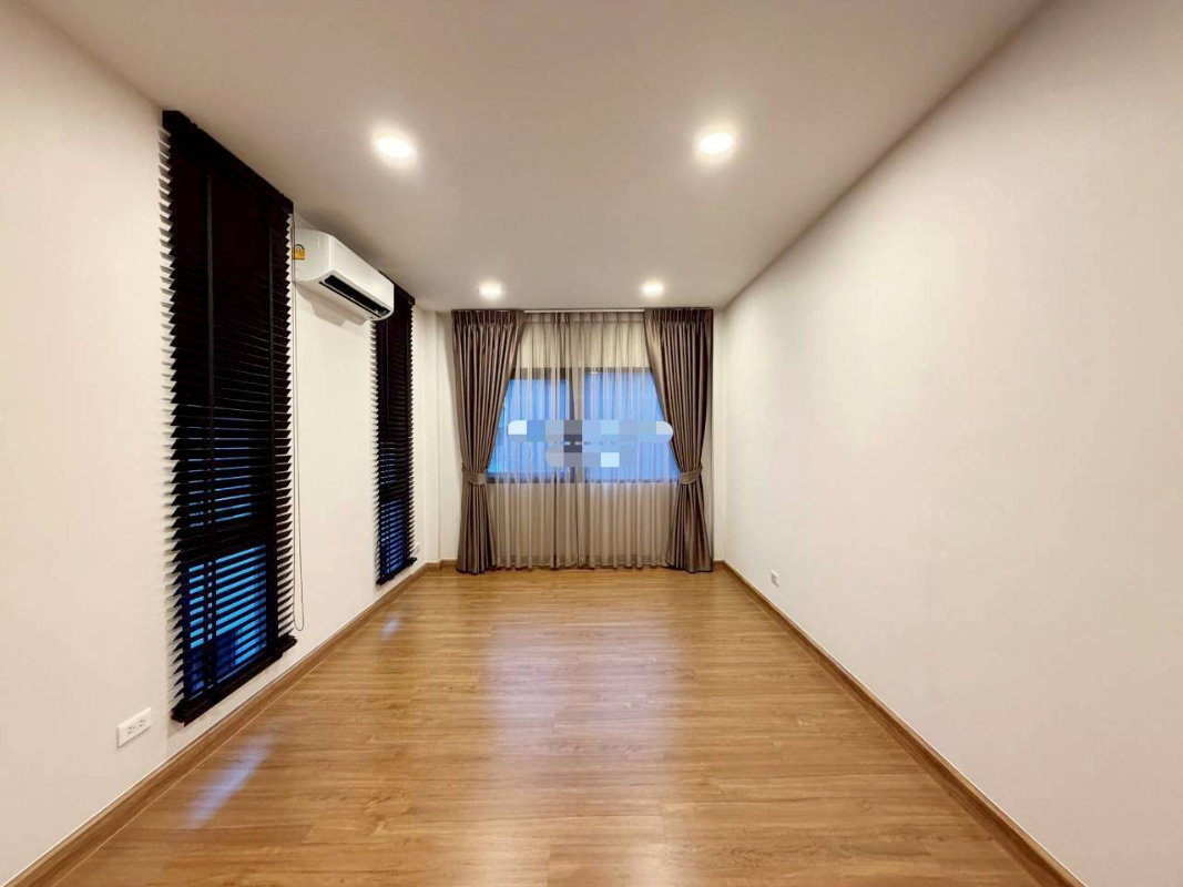รูป ขายบ้านเดี่ยวหมู่บ้านเซนโทร  รามอินทรา จตุโชติ2  80.8 ตรว พื้นที่ใช้สอย 289 ตรม 4 ห้องนอน 5 ห้องน้ำ  บ้านสวยและราคาคุยกันได้ - รูปที่ 15/33