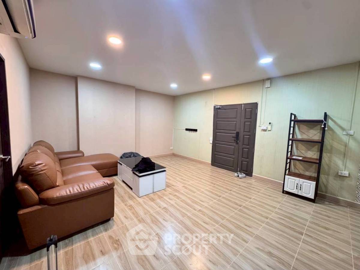 รูป คอนโด 2-ห้องนอน ที่ คันทรี คอมเพล็กซ์ บางนา คอนโดมิเนียม ใกล้ BTS บางนา (ID 3112027) - รูปที่ 11/11