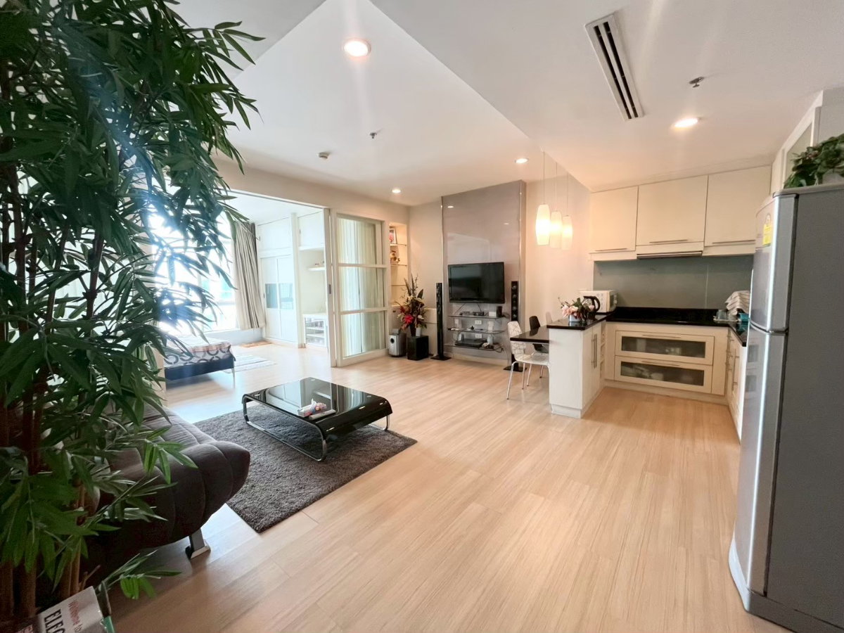 picture Rare High-Floor Riverfront Gem! Massive 60.2 sqm Studio at Baan Sathorn Chaopraya (30th Fl.) – Special Offer! - 9/12