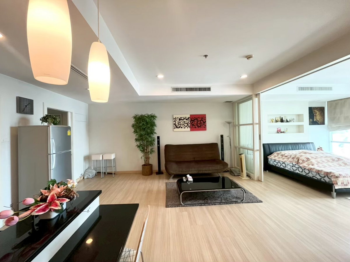 picture Rare High-Floor Riverfront Gem! Massive 60.2 sqm Studio at Baan Sathorn Chaopraya (30th Fl.) – Special Offer! - 5/12