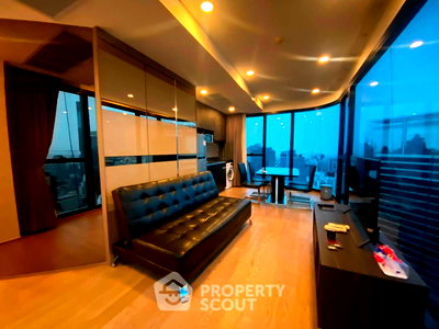ขายคอนโด : คอนโดสูง 43 ชั้น 2 ห้องนอน 63 ตร.ม. แอชตัน จุฬา สีลม ใกล้ MRT สามย่าน 100 ม. (ID 3111863)