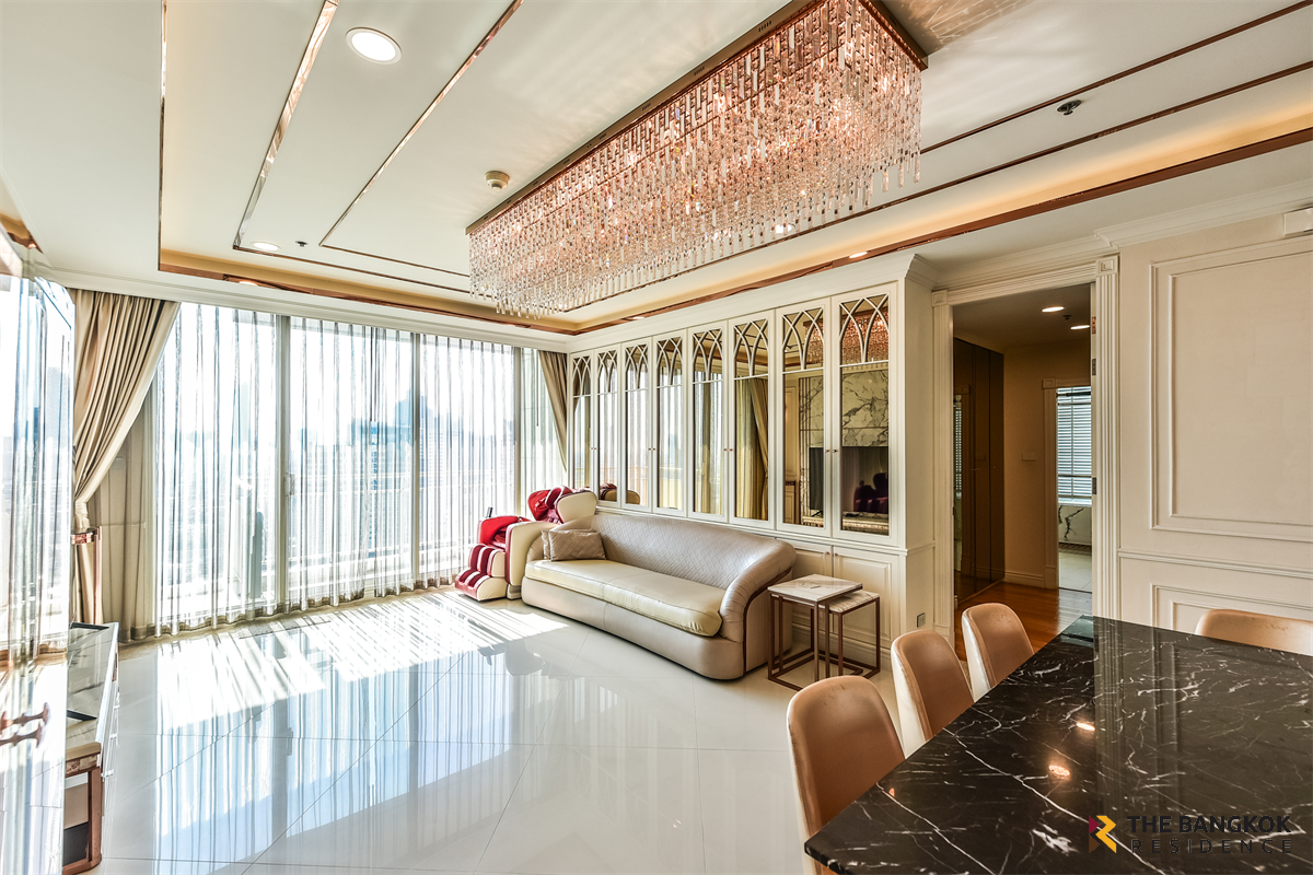 picture The Empire Place Beautiful Room, Good Condition - 9/10