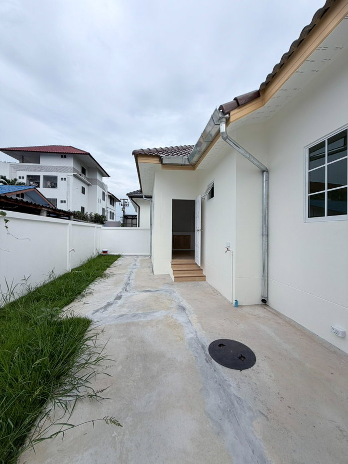 รูป ขายบ้านเดี่ยวชั้นเดียว สไตล์อังกฤษ บ้านสร้างใหม่ ทำเลใกล้โรงเรียนนานาชาติ เพียง 2.95 ล้านบาท พร้อมโอน #C7MG100946 - รูปที่ 14/15
