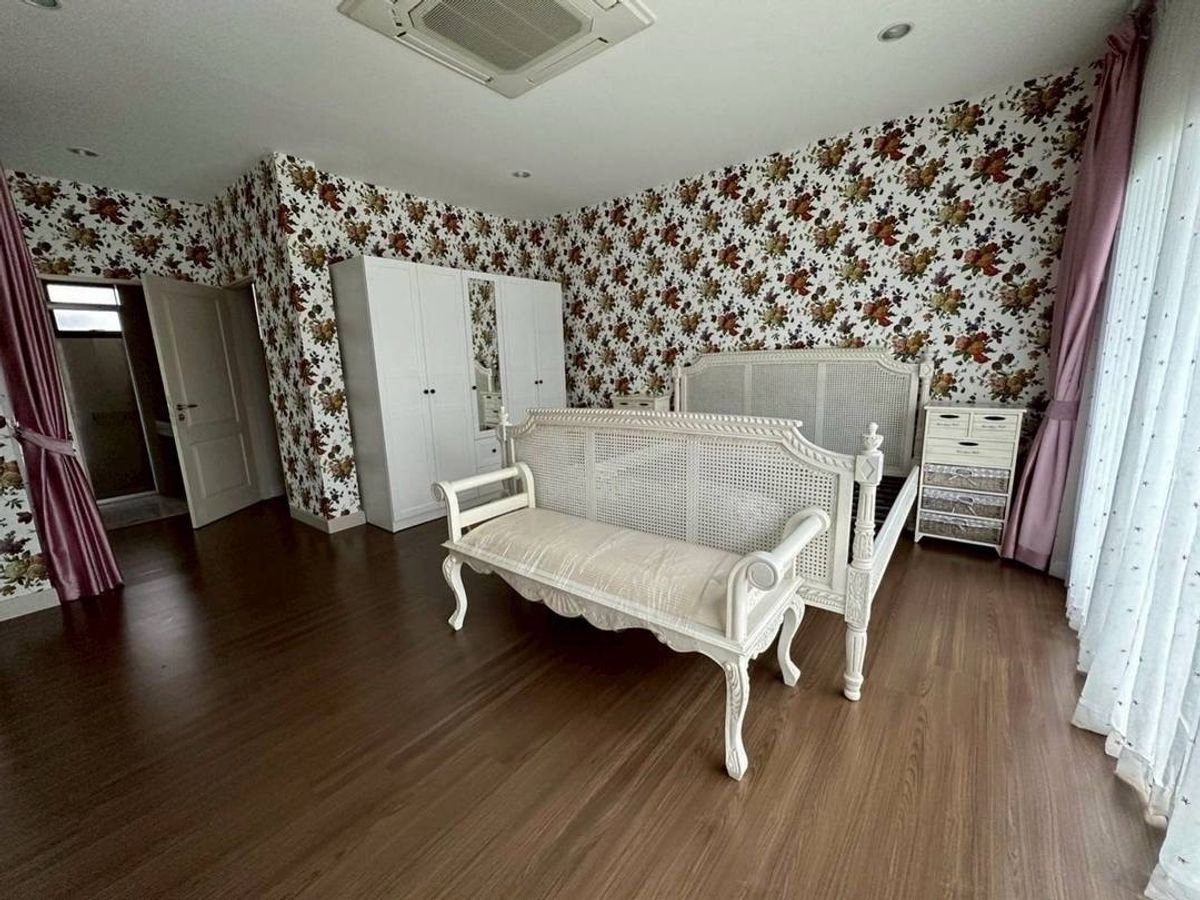 รูป 🏡✨ ให้เช่าบ้านเดี่ยวหรู 3 ชั้น พร้อมเข้าอยู่ – หมู่บ้านลุมพินี สวนหลวง ร.9 ✨ ทำเลศักยภาพย่านศรีนครินทร์ ใกล้ห้างสรรพสินค้า และสิ่งอำนวยความสะดวก - รูปที่ 7/18