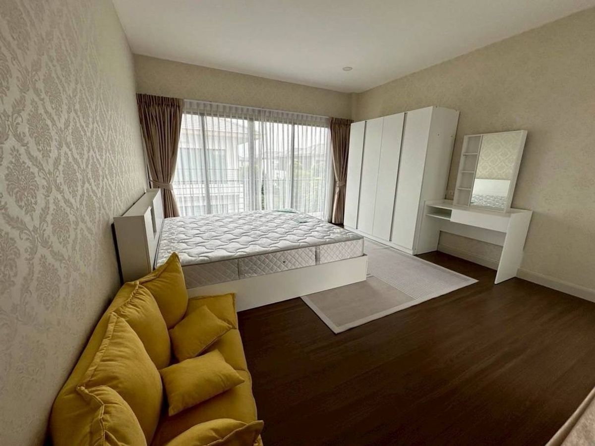 รูป 🏡✨ ให้เช่าบ้านเดี่ยวหรู 3 ชั้น พร้อมเข้าอยู่ – หมู่บ้านลุมพินี สวนหลวง ร.9 ✨ ทำเลศักยภาพย่านศรีนครินทร์ ใกล้ห้างสรรพสินค้า และสิ่งอำนวยความสะดวก - รูปที่ 5/18